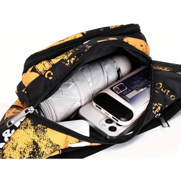 Red Running Waist Bag Large Capacity Crossbody Bag Fanny Pack Unisex - Picture 3 of 6